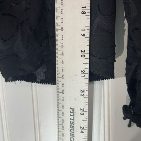 Wilfred by Aritzia Black Textured Floral Blouse S Romantic Goth Cottagecore Top - Picture 6 of 10